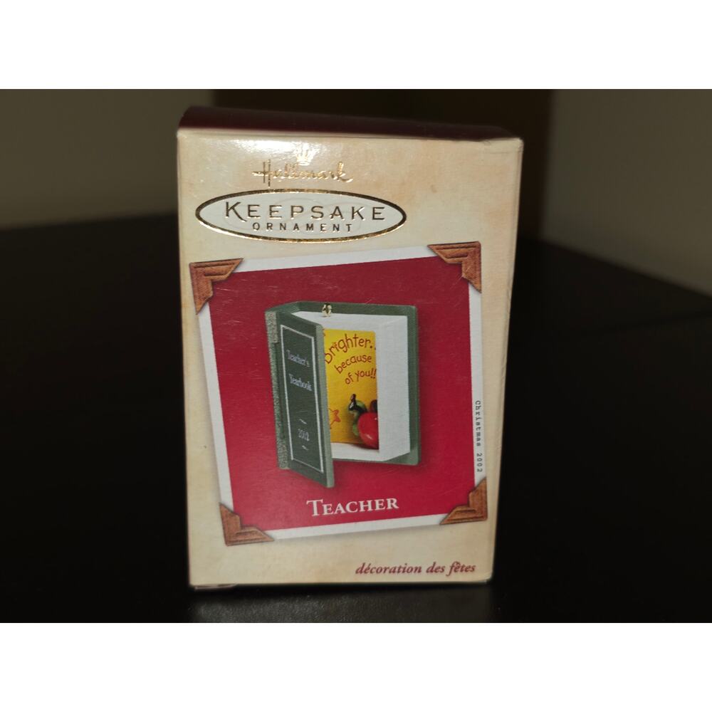 2002 "Teacher" Hallmark Keepsake Orn. Opens like a book! Insert‎ a small photo!